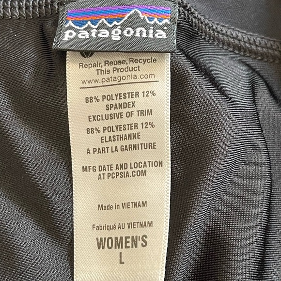 Patagonia run skirt, attached shorts underneath. Excellent condition. Size L - Picture 3 of 4